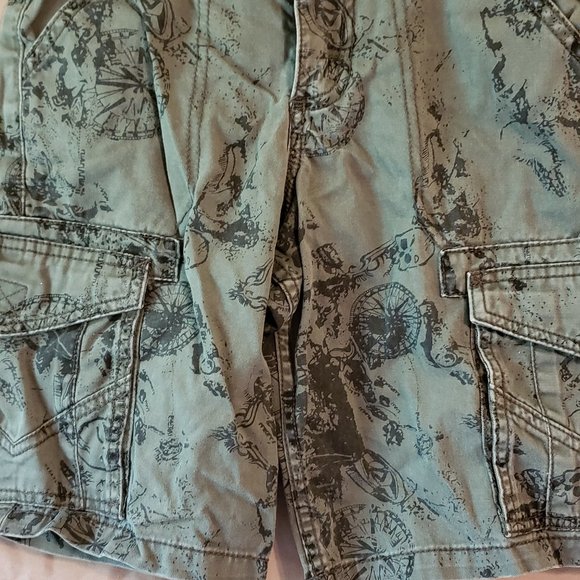 WRG Jean Co. Shorts, Olive-green with designs in black, Size 8R - Picture 7 of 14